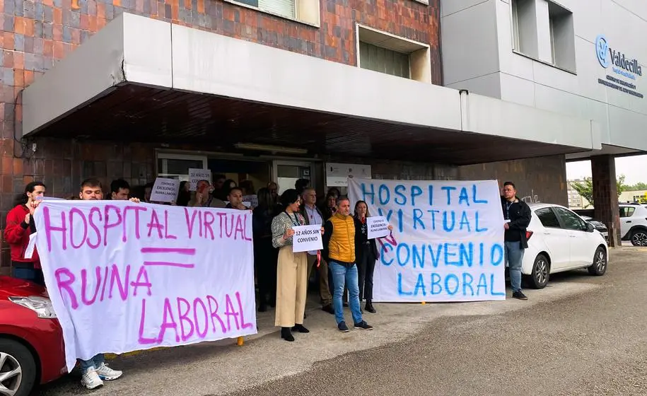 Concentración del Hospital Virtual de Laredo.