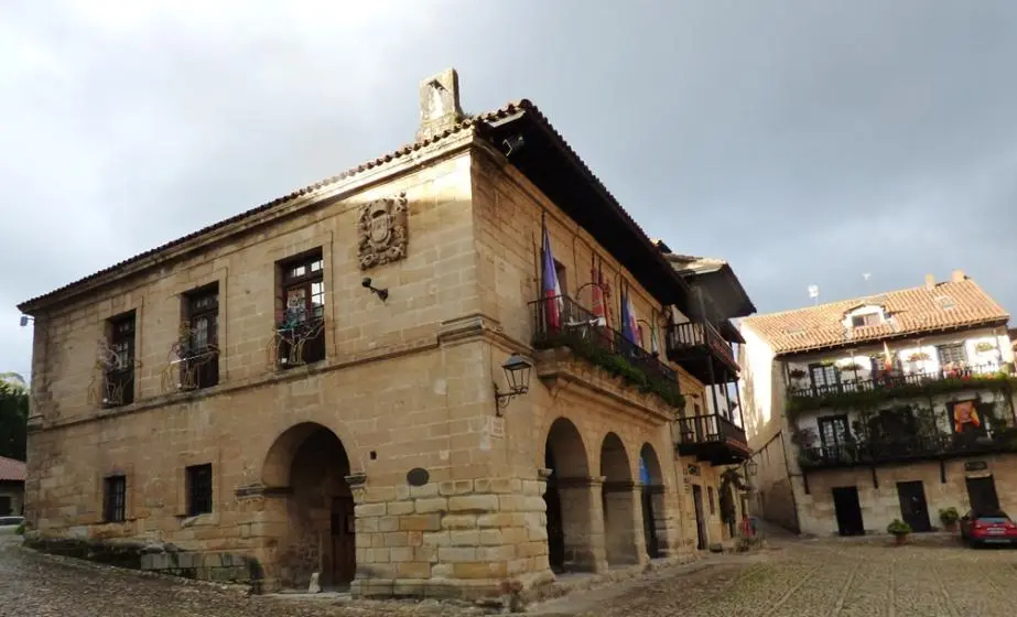 Ayuntamiento de Santillana del Mar. R.A.