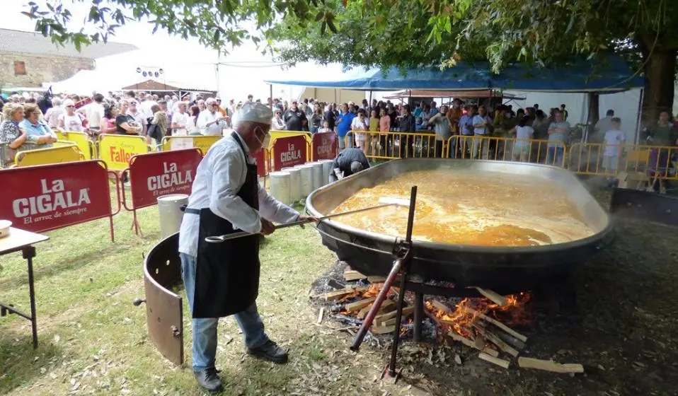 Paella en la fiesta de Los Remedios. R.A.