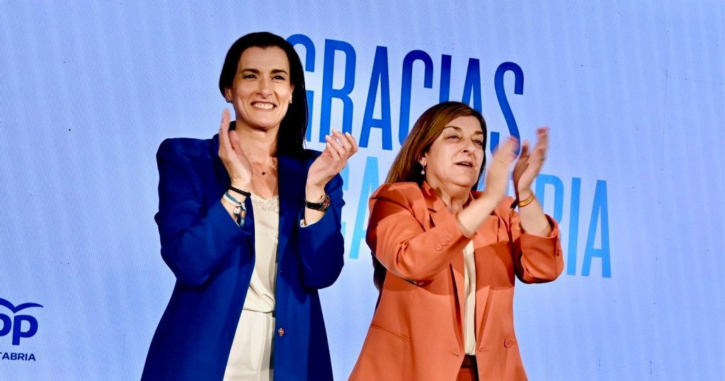 Gema Igual y María José Sáenz de Buruaga tras los resultados.