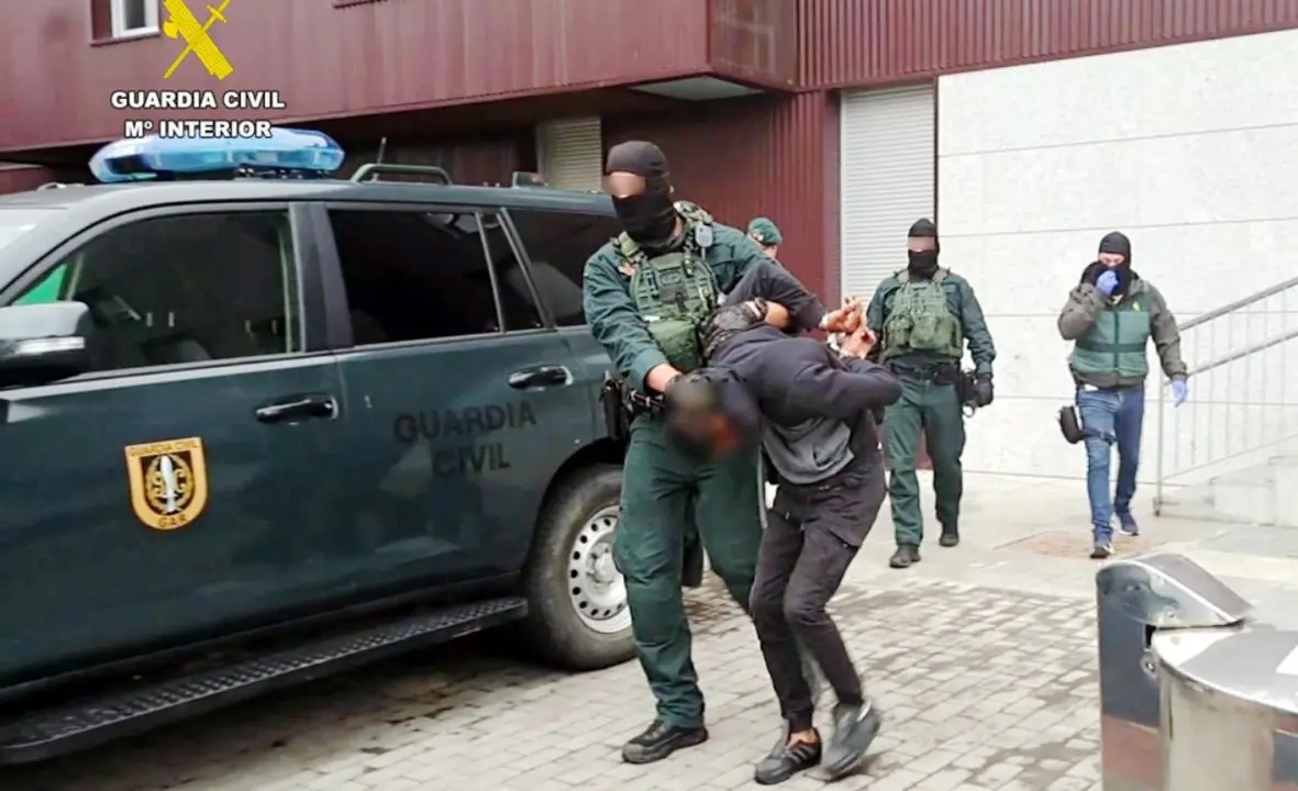 Un momento de las detenciones en Vizcaya.