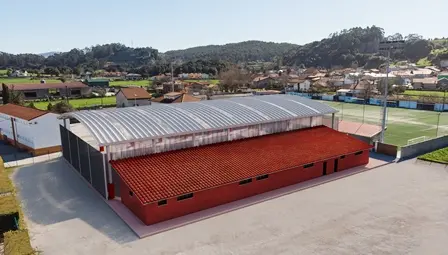 Camargo Cubierta de la pista polideportiva de Escobedo y vestuarios