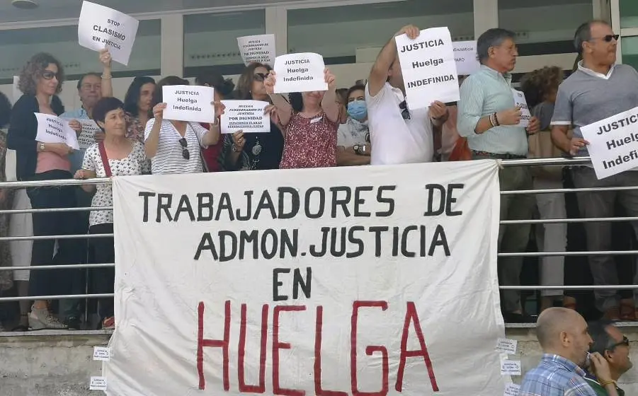 Concentración del personal Justicia en Salesas.