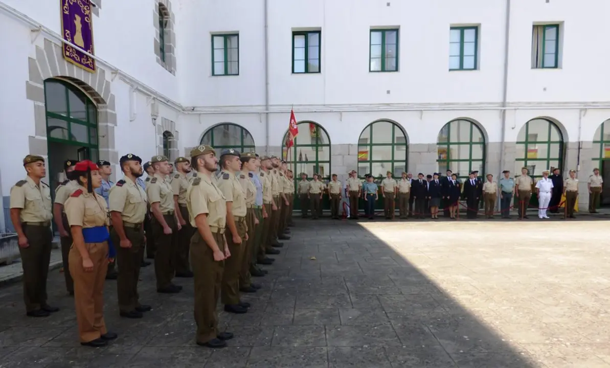 Los soldados alumnos en el transcurso del acto.