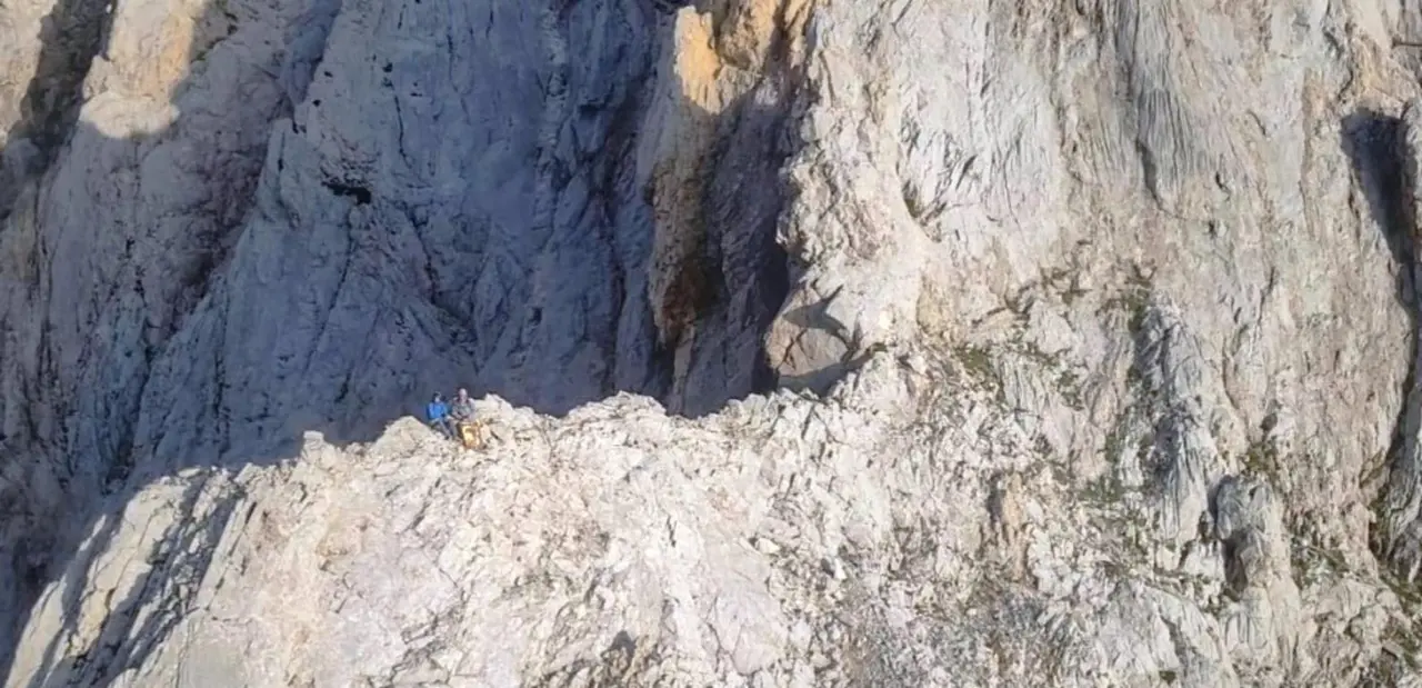 Los dos montañeros en Picos de Europa.