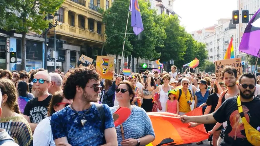 Numerosos mensajes y lemas se pudieron leer y escuchar en el acto. Ángel Camarero