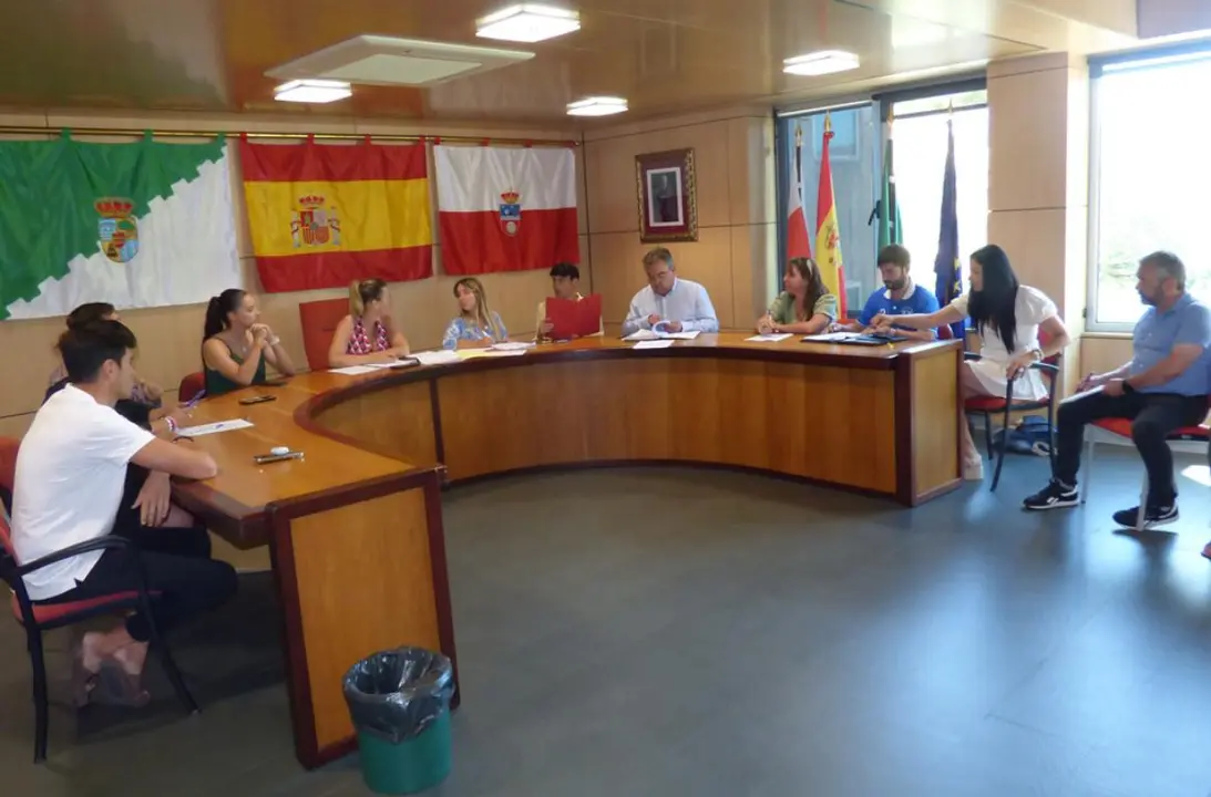 Concejales en el Pleno de Noja