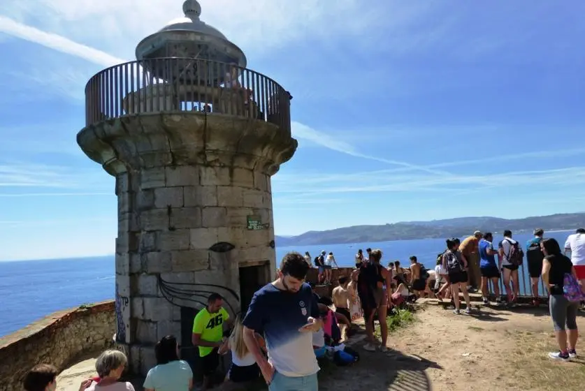 Visitas al Faro del Caballo, en Santoña. R.A.