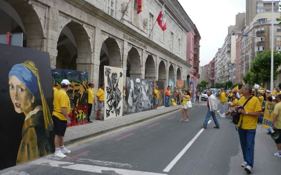 Movilización de la AMA frente al Parlamento de Cantabria. R.A.