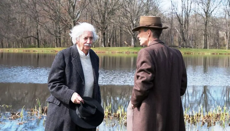 Oppenheimer  con Albert Einstein.