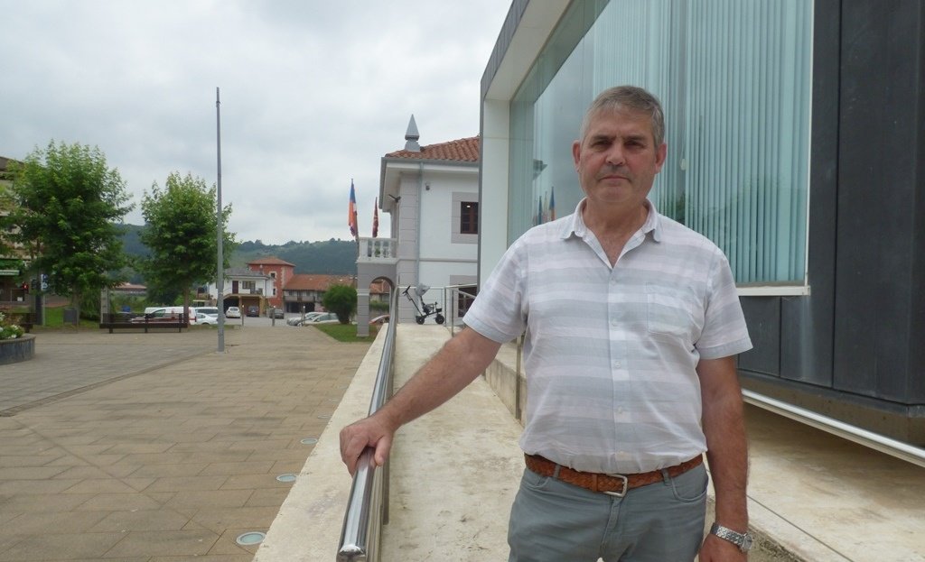 El alcalde de Solózano, Santiago Campos (PP), ha tomado varias iniciativas en los primeros días en el cargo.  R.A.