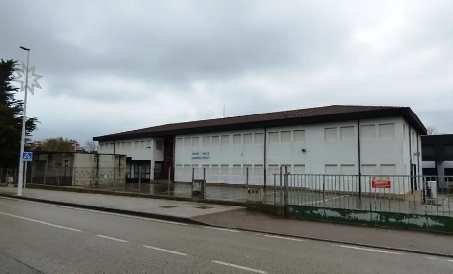 Colegio Buenaventura González en Bezana. R.A.