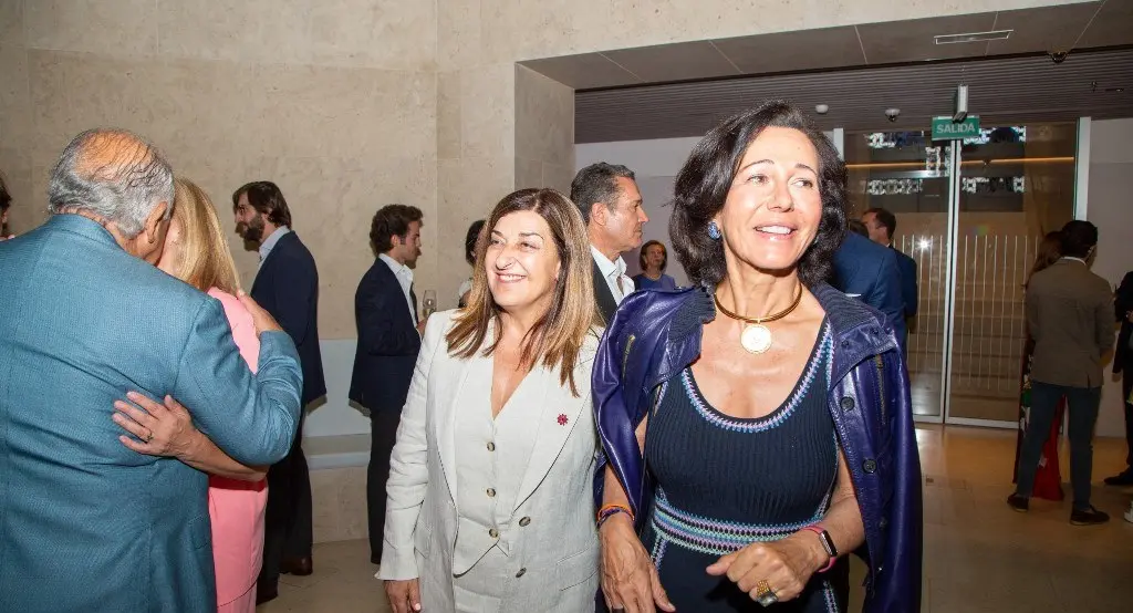 Un momento del acto de inauguración de la sede del Banco Santander.