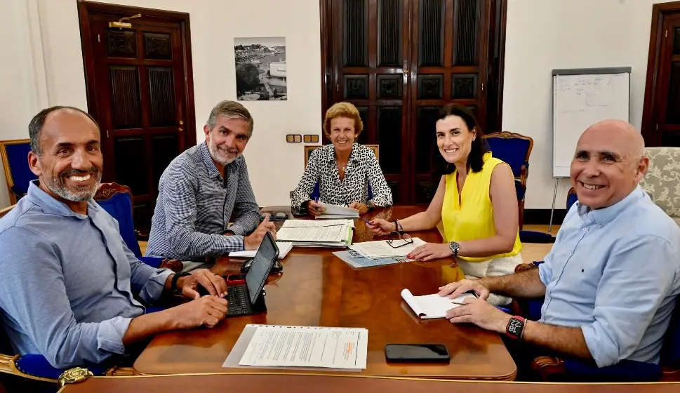 Reunión del equipo de Gobierno con la nueva directiva del Racing.