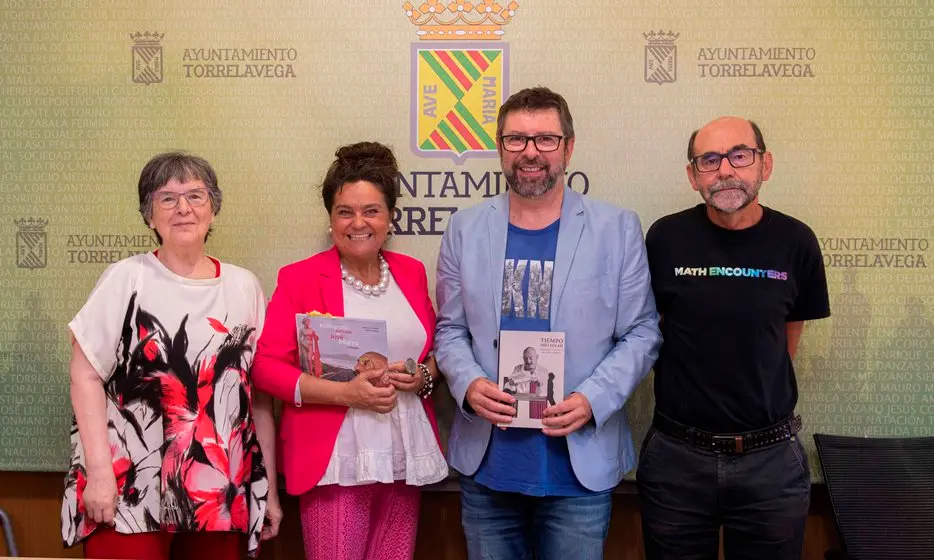 Presentación de las tres exposiciones en Torrelavega.