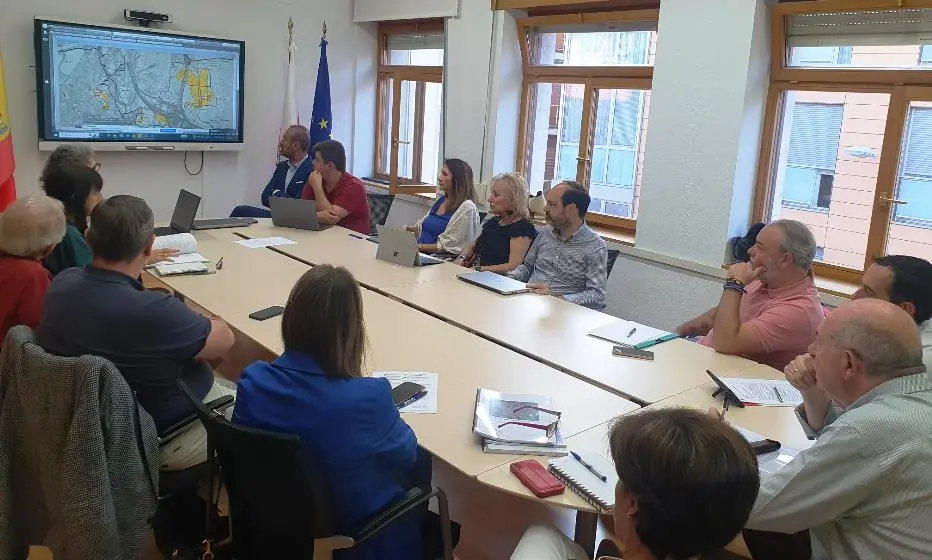 Reunión de seguimiento del PGOU de Torrelavega.