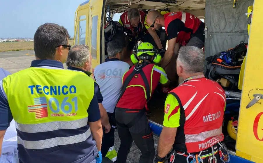 El herido en el momento de la evacuación.