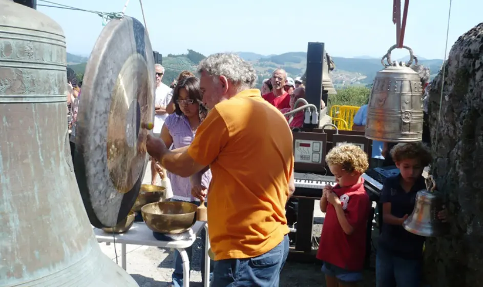 Encuentro de Tocadores de Campanas en Vierna, en Meruelo.