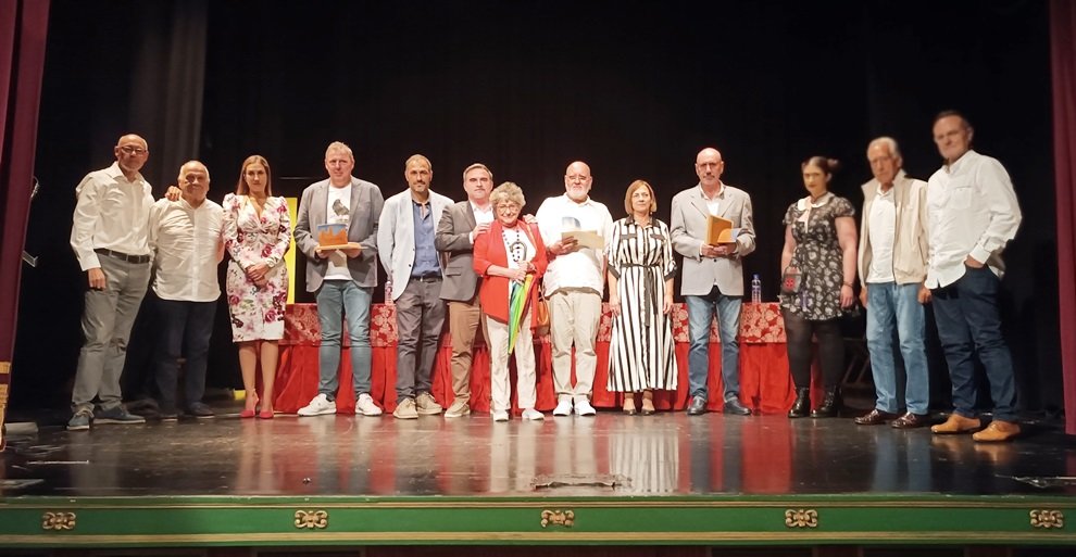 Un momento del acto de decisión de los premios literarios en el Teatro Casino Liceo.