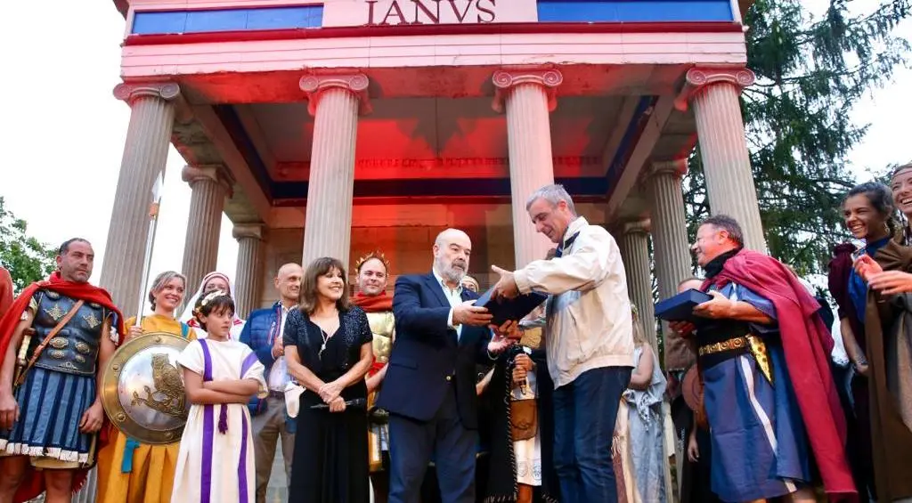 Un momento del acto de entrega del premio a los actores.