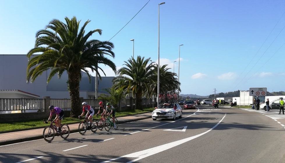 La Vuelta Ciclista a su paso por Santoña. R.A.