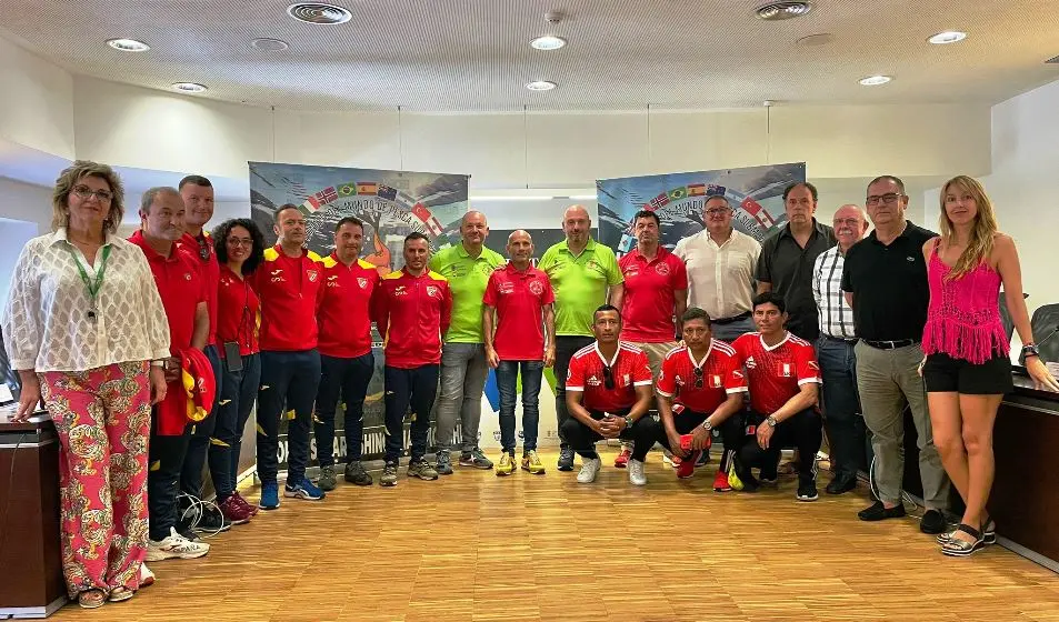 Presentación del Campeonato del Mundo de Pesca en el Consistorio de Laredo.