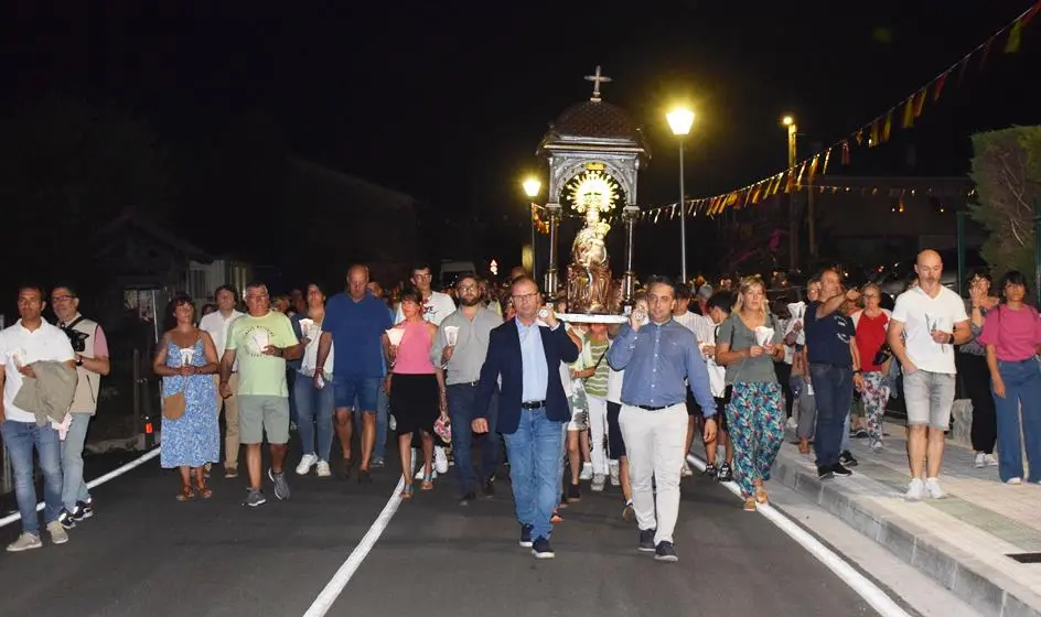 Procesión de la Luz en Piélagos con el alcalde.