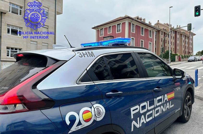 La Policía nacional detuvo al hombre en Santander.