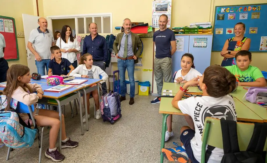 Visita al colegio de Voto.