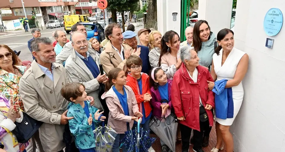 Acto de colocación de la placa a Vital Alsar.