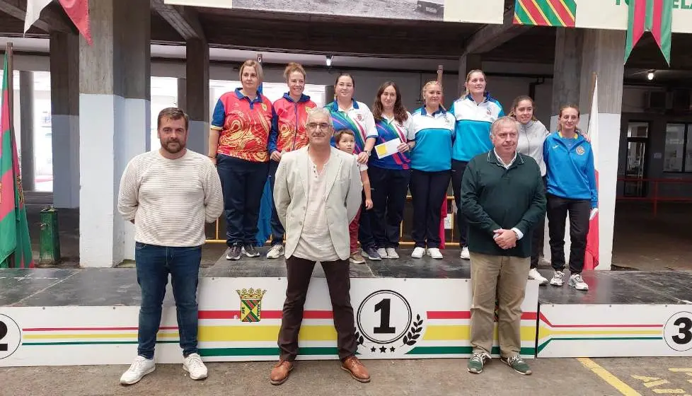 Entrega de premios en Torrelavega en categoría femenina.