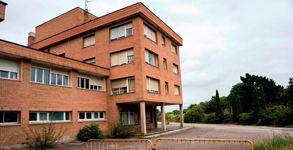 Edificio de Parayas, en Camargo.