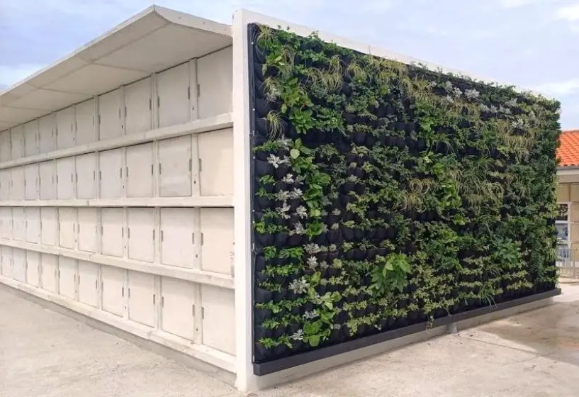 Nuevos nichos en el cementerio de Ciriego, en Santander.