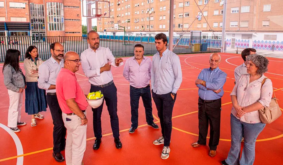 Inauguración de la pista deportiva en Nueva Montaña, en Torrelavega.