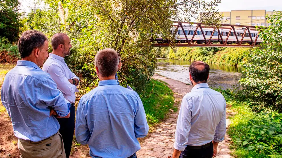 Visita de las autoridades políticas y técnicos de ADIF a la zona.