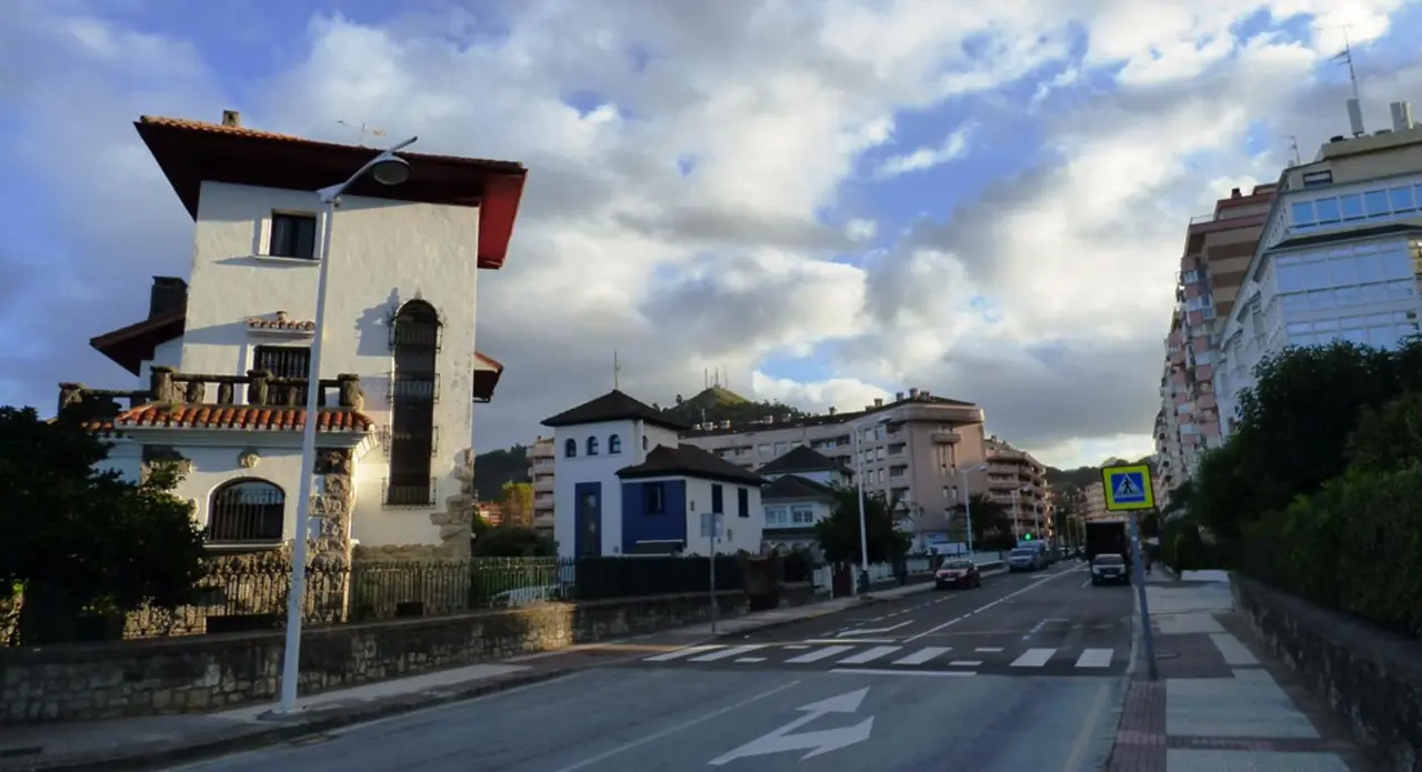 Castro Urdiales tendrá bancos de color violeta. R.A.