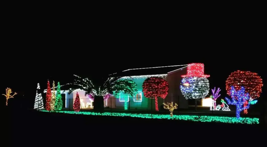 Iluminación en la asa de Parbayón, en Piélagos. Facebook La Casa de Parbayón