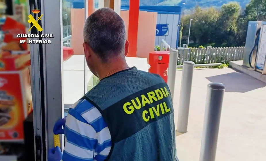 El robo se produjo en una estación de servicio.