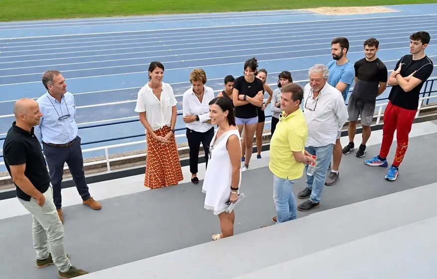 Graderíos de la pista de atletismo.