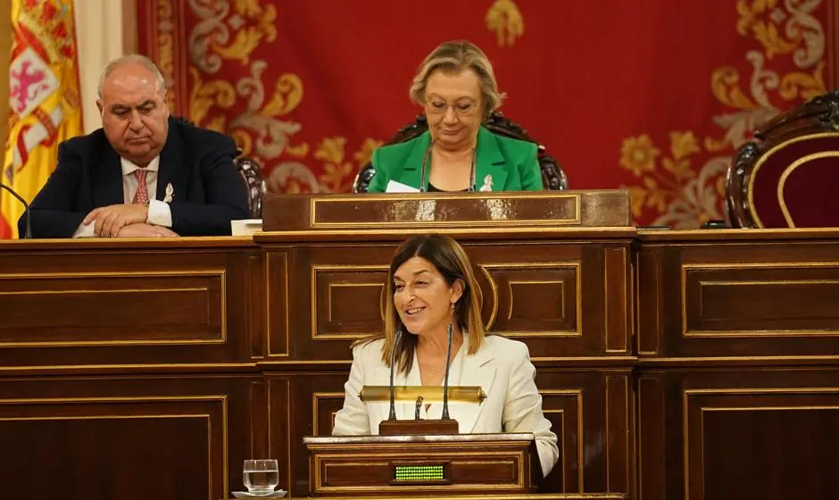 La presidenta regional, María José Sáenz de Buruaga, en el Senado.