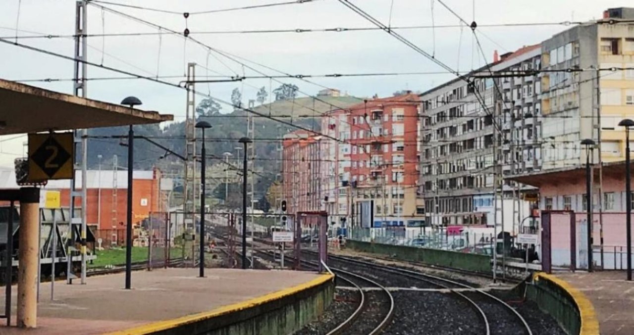 Vías del tren a su paso por Torrelavega.
