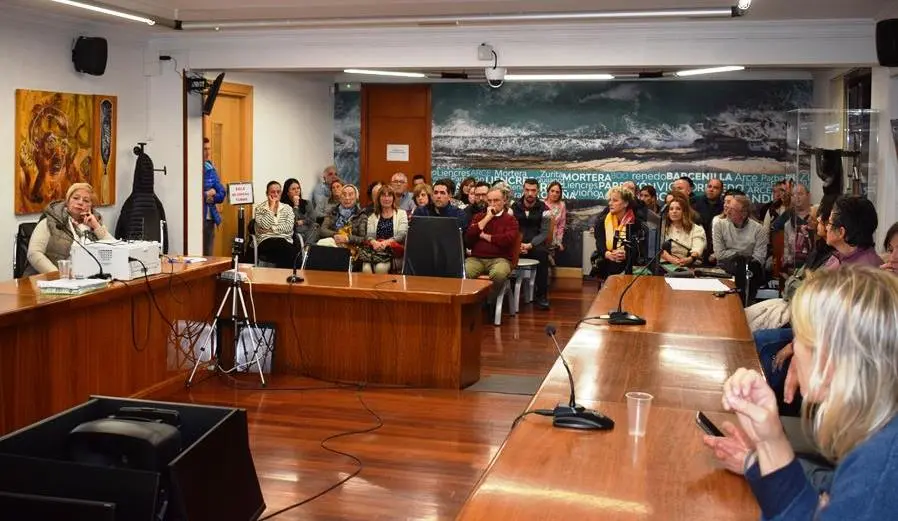 Comerciantes y hosteleros en la reunión con el alcalde de Piélagos.