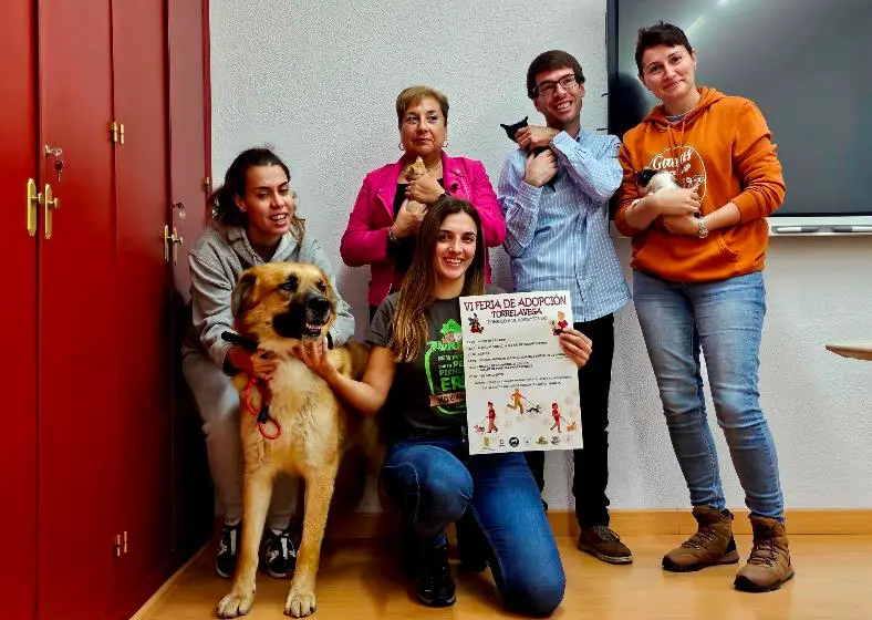 Presentación de la Feria de Adopción en Torrelavega.