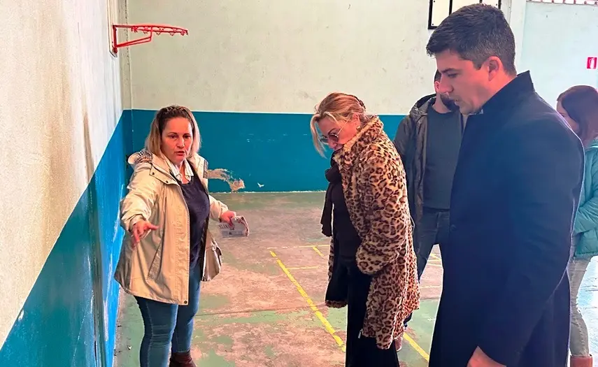 Visita al pabellón del colegio.