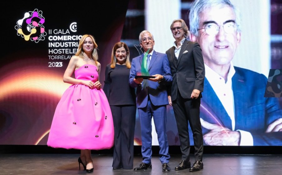 la presidenta regional, María José Sáenz de Buruaga, interviene en la segunda Gala del Comercio, Industria y Hostelería de Torrelavega.