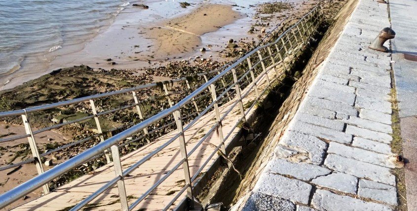 Estado de la rampa de acceso a la playa del Pasaje.