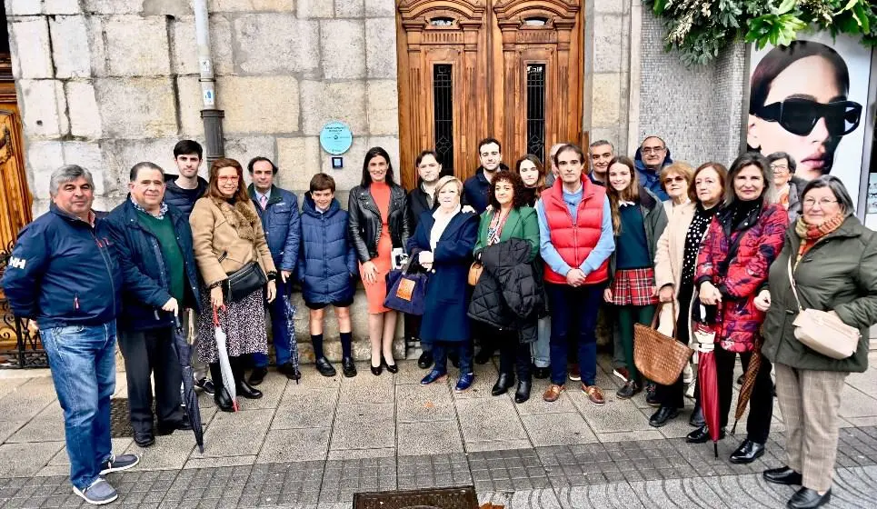 Descubrimiento de la placa en honor a Rafael González Echegaray.