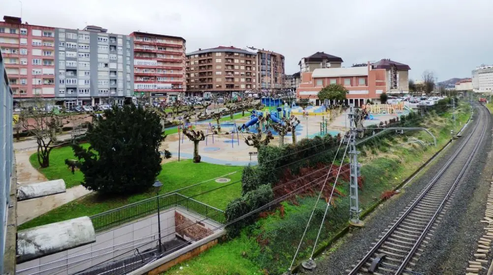 Vías del tren a su paso por Camargo. R.A.