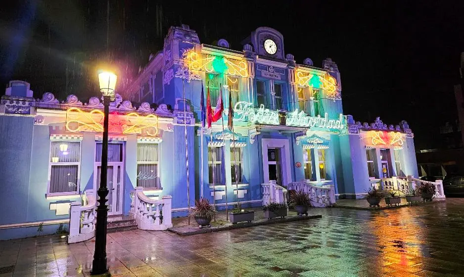 Iluminación en el Ayuntamiento de Colindres.