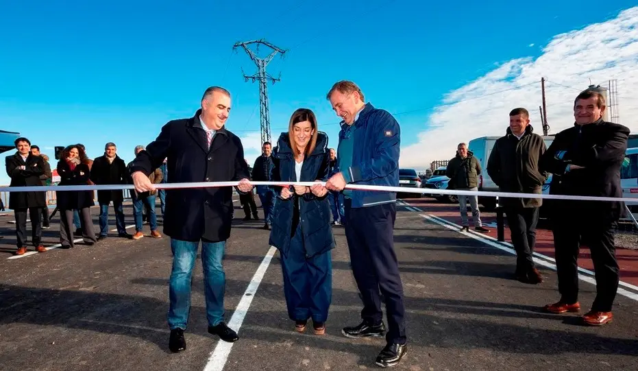 11.00 horas.  Punto de Encuentro: https://maps.app.goo.gl/p2XVekRyfRs6NLzL7
La presidenta del Gobierno de Cantabria, María José Sáenz de Buruaga, inaugura la carretera de acceso a La Florida por Labarces.